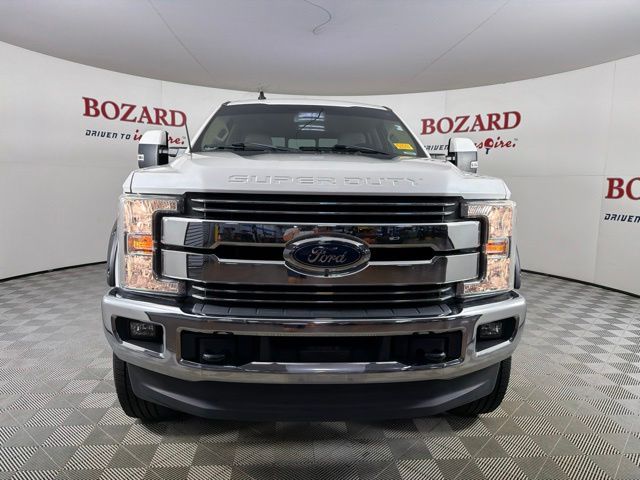 2019 White Platinum Clearcoat Metallic Ford Super Duty F-250 SRW Lariat 4X4 Truck