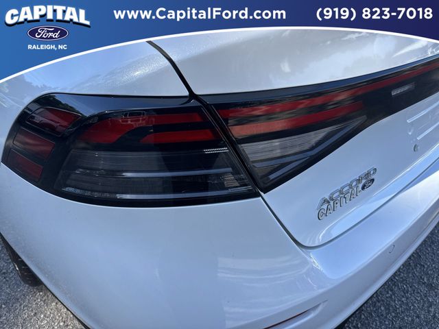 Used 2023 White Honda Touring image 15