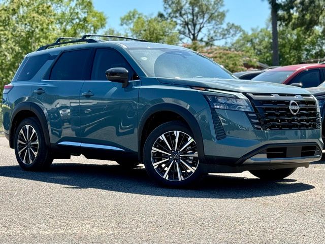 2026 Nissan Pathfinder Platinum 2WD's photo