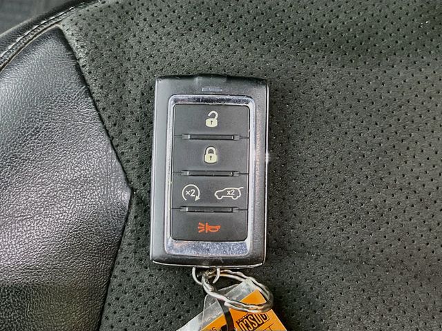 Used 2023 Black Jeep Altitude image 31
