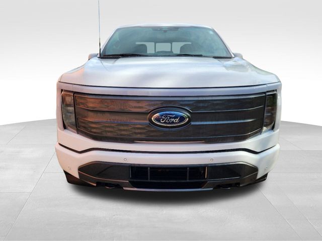 2022 Ford F-150 Lightning Lariat 7