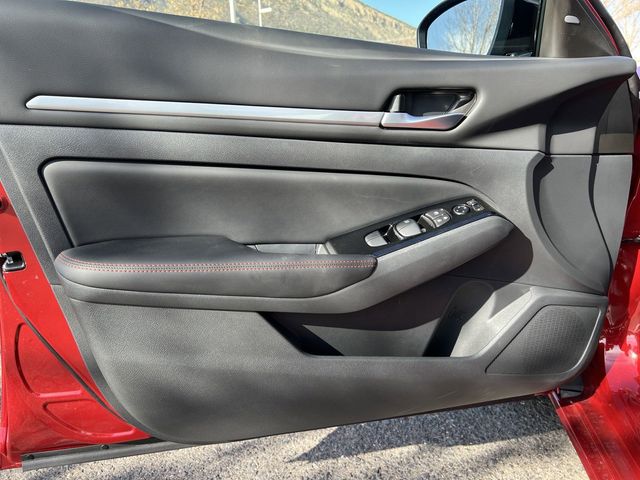 2025 Nissan Altima SR - Photo 12