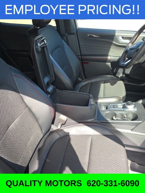 2026 Ford Escape ST-Line - Photo 33