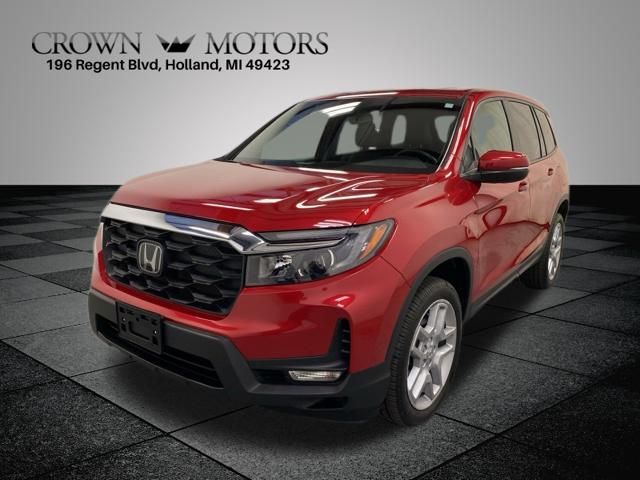 View vehicle photo 3