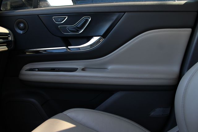 Used 2020 Blue Lincoln Reserve image 19