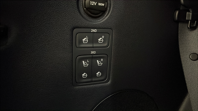 Used 2025 Abyss Black Pearl Hyundai Limited image 32