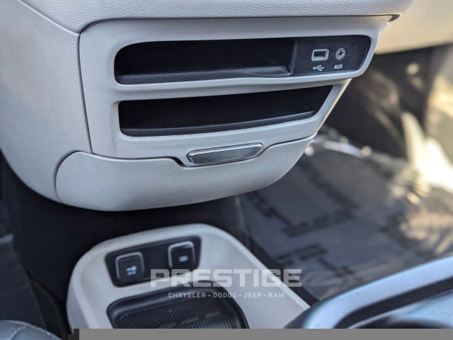 2019 Chrysler Pacifica Touring L 18