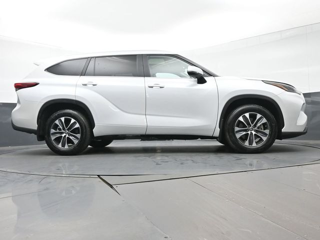 2023 Toyota Highlander XLE 38