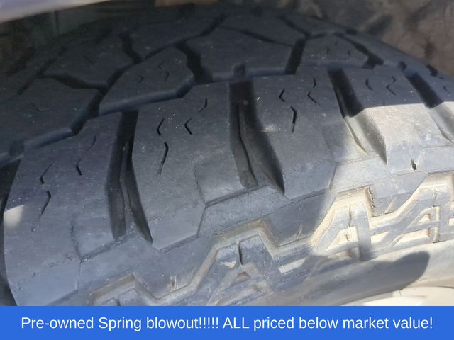 Used 2020 Fuji White Land Rover SE image 9