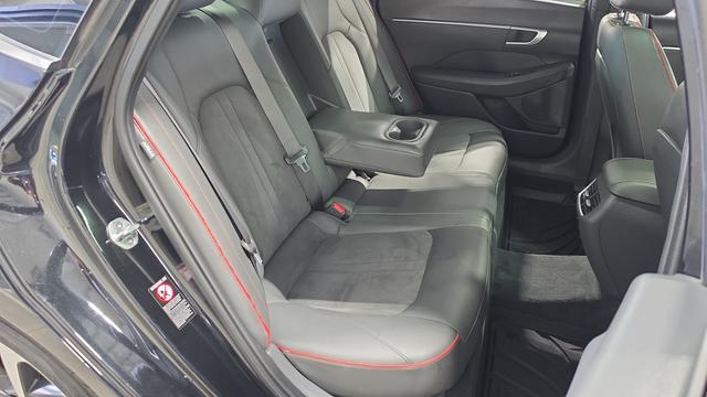 Used 2021 Phantom Black Hyundai SEL Plus image 24
