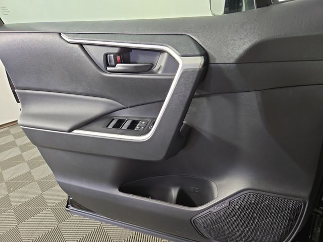 2025 Toyota RAV4 LE photo