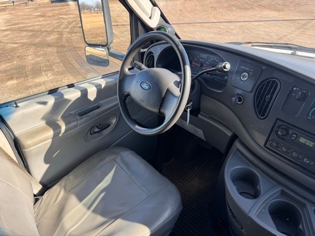 2008 Ford E-450 Cutaway 