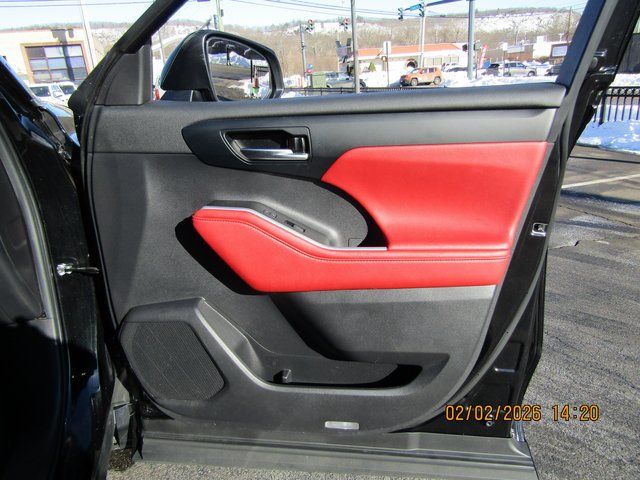 used 2023 Toyota Highlander car, priced at $36,999