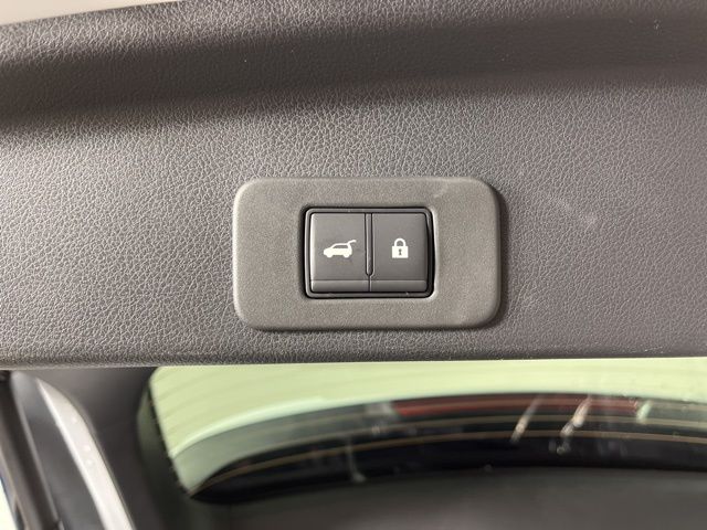 2025 Everest White Pearl Tricoat Nissan Murano SL AWD SUV