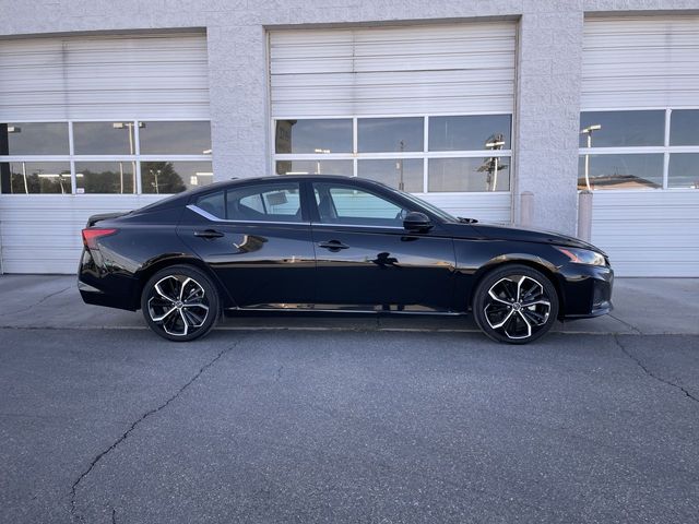 Super Black Clearcoat 2026 Nissan Altima Sedan Front-Wheel Drive Continuously Variable Transmission