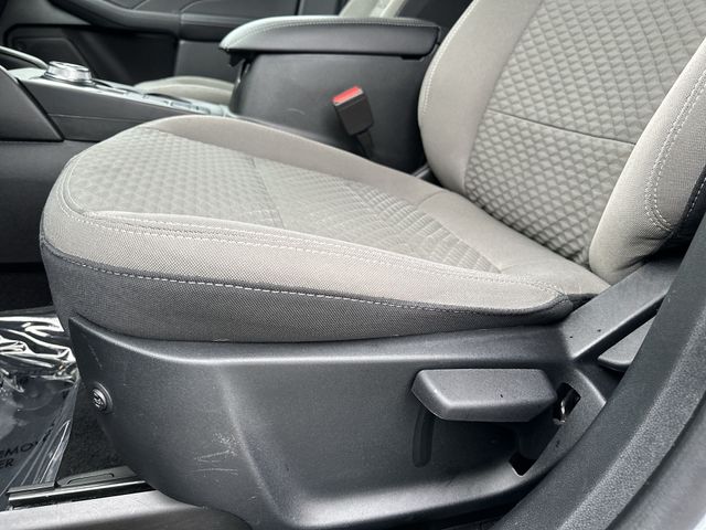 Used 2022 Blue Ford SE image 16