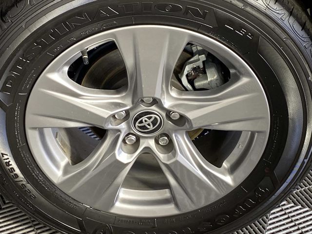 2025 Toyota RAV4 XLE Silver Sky Metallic - Grieco Acura - Image 28