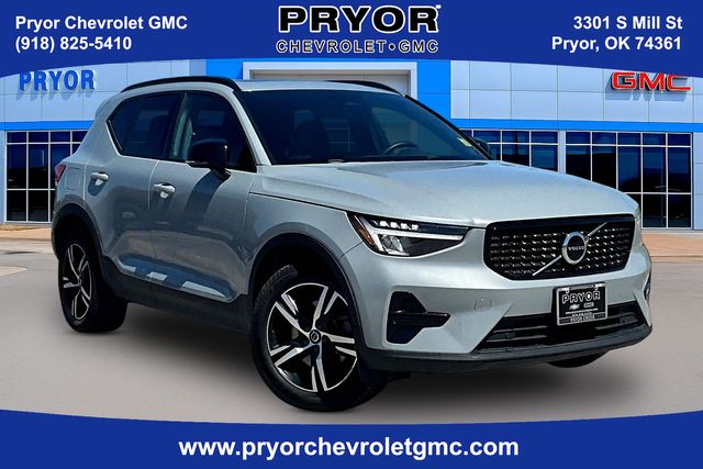 Gray 2024 Volvo XC40 SUV / Crossover Automatic