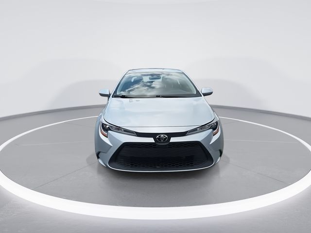 Used 2022 Silver Toyota LE image 3