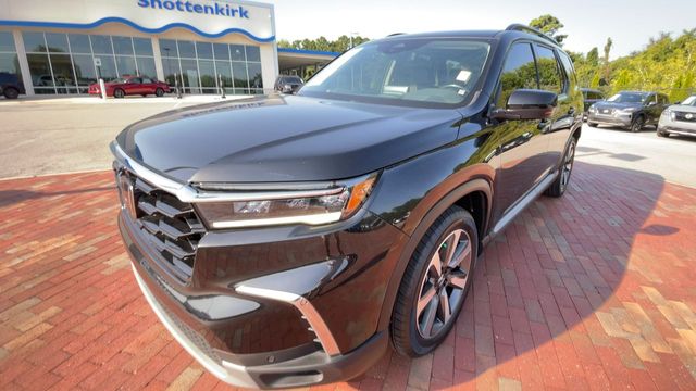 Used 2025 Honda Pilot SUV