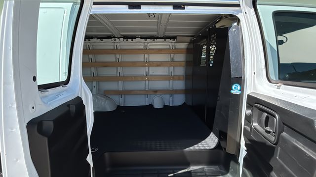 Used 2024 White GMC Work Van image 33