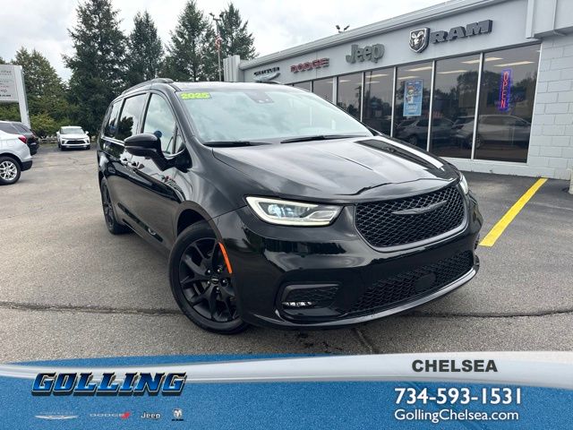 Diamond Black Crystal Pearlcoat 2025 Chrysler Pacifica Minivan Front-Wheel Drive 9-Speed Automatic