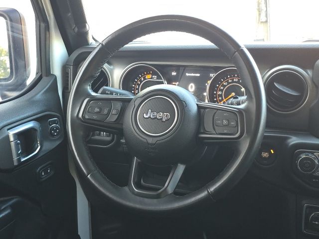 2022 Jeep Wrangler Willys:B02557