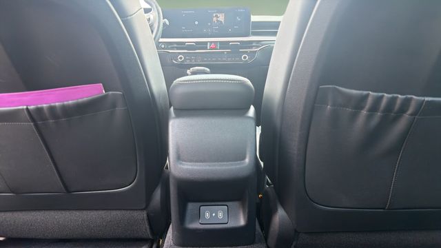 Used 2025 White Kia GT-Line image 28