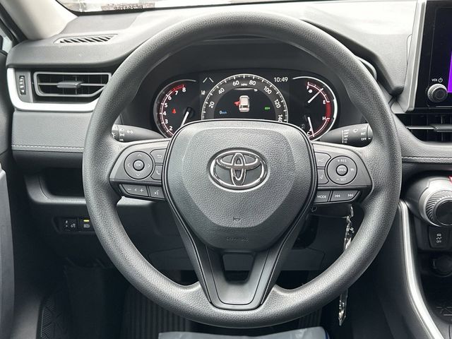 2024 Toyota RAV4 LE 8