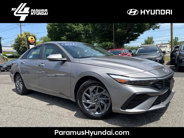 Fluid Metal 2024 Hyundai Elantra Sedan Front-Wheel Drive Continuously Variable Transmission
