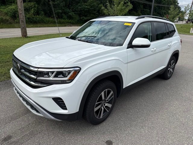 2023 Volkswagen Atlas 2.0T SE White at Sutliff Volkswagen