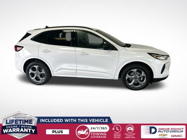 2023 Ford Escape ST-Line - Image 2