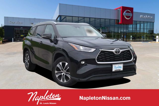 Midnight Black Metallic 2021 Toyota Highlander XLE AWD SUV / Crossover All-Wheel Drive 8-Speed Automatic