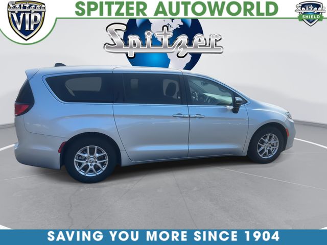 2024 Chrysler Pacifica Touring L - 9