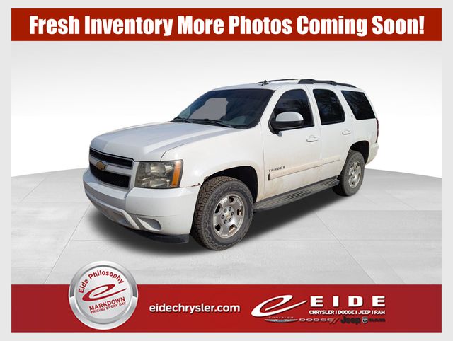 White 2009 Chevrolet Tahoe 2LT 4WD SUV / Crossover Four-Wheel Drive 6-Speed Automatic Overdrive