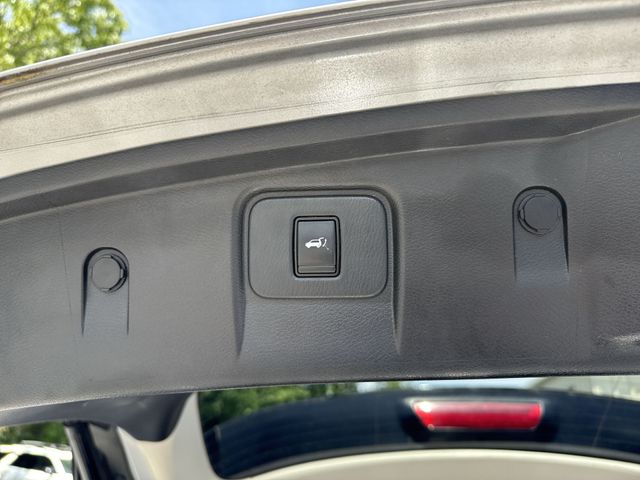 Used 2021 Silver Nissan SL image 13