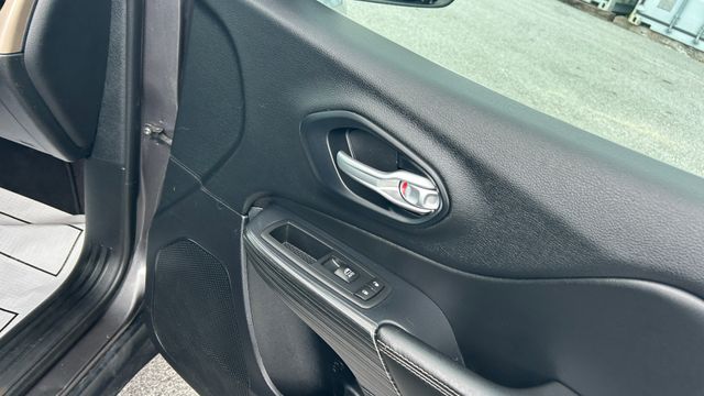 Used 2016 Jeep Cherokee SUV