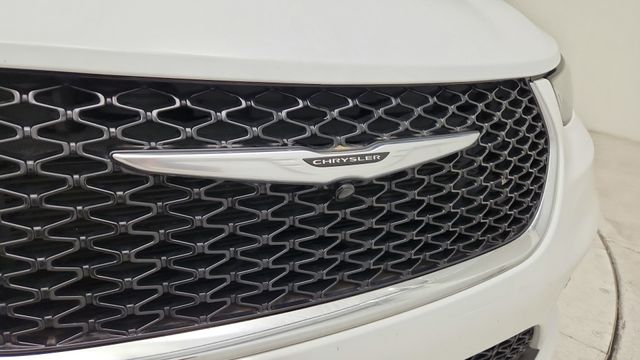 2022 Chrysler Pacifica Touring L - 11