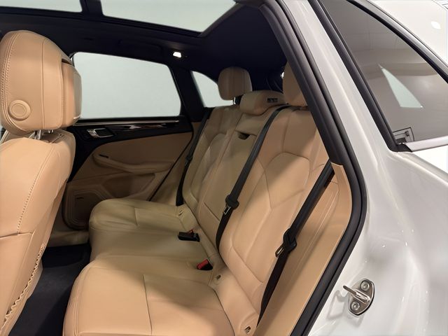 2025 Porsche Macan Base - Photo 31