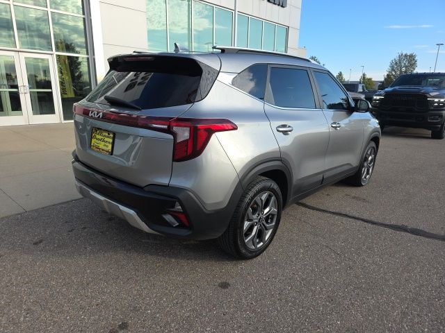 2024 Kia Seltos S - Steel Gray exterior view 5