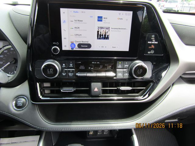 used 2023 Toyota Highlander car, priced at $32,999
