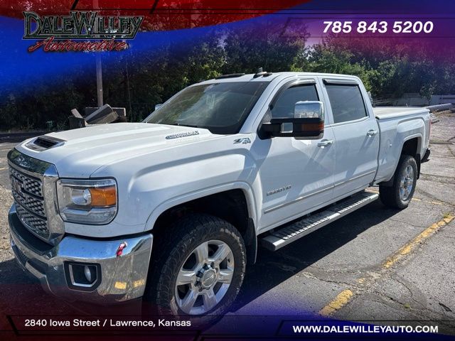 Summit White 2018 GMC Sierra 2500HD Pickup Truck Four-Wheel Drive 6-Speed Automatic