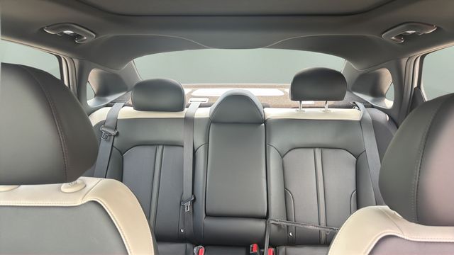 Used 2025 White Kia GT-Line image 35