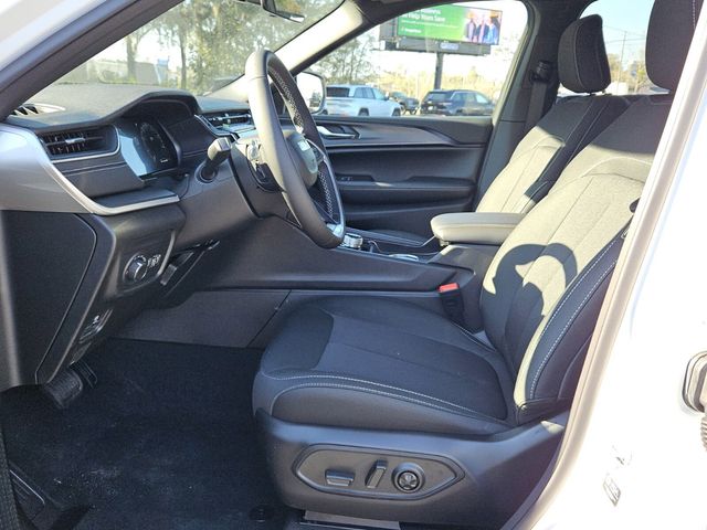 2026 Jeep Grand Cherokee L Laredo 4x2