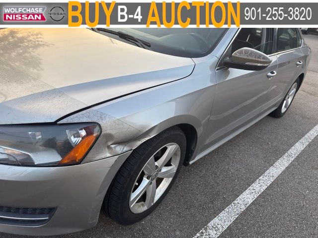 2012 Reflex Silver Metallic Volkswagen Passat 2.5 SE FWD Sedan
