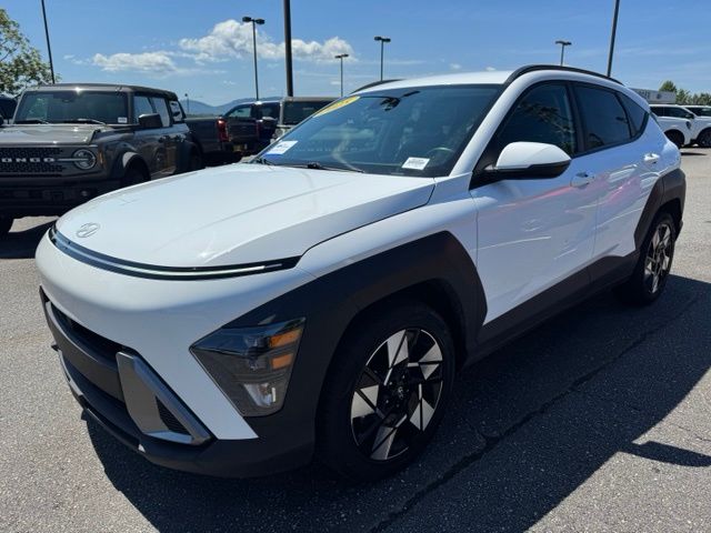 Used 2025 White Hyundai SEL image 3