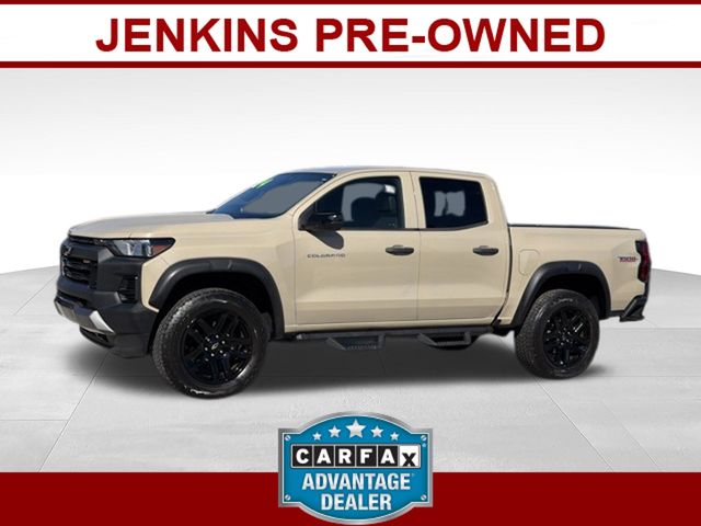 Sand Dune Metallic 2024 Chevrolet Colorado Pickup Truck Four-Wheel Drive 8-Speed Automatic