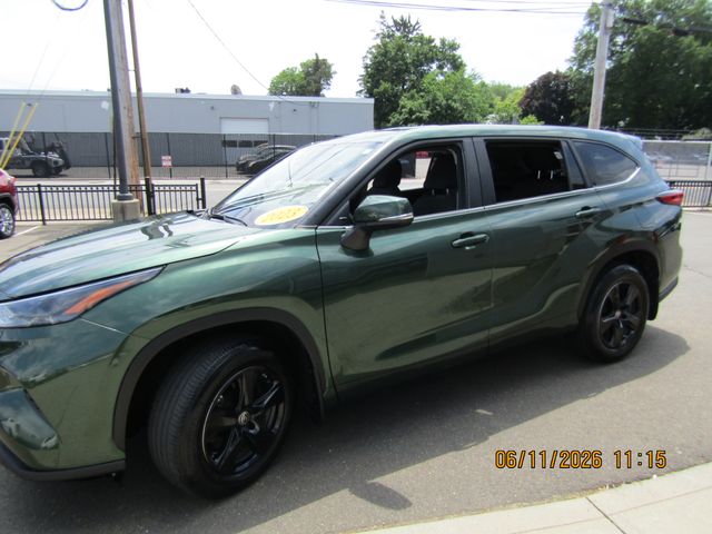 used 2023 Toyota Highlander car, priced at $32,999