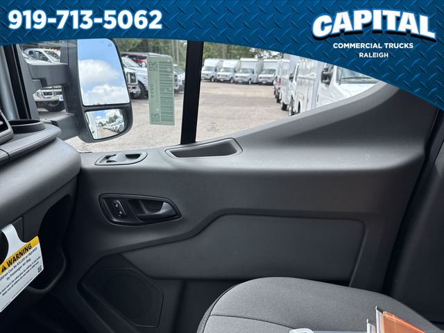 2025 Ford F-550 photo 26