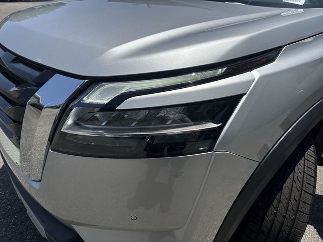 Used 2023 Silver Nissan SL image 32